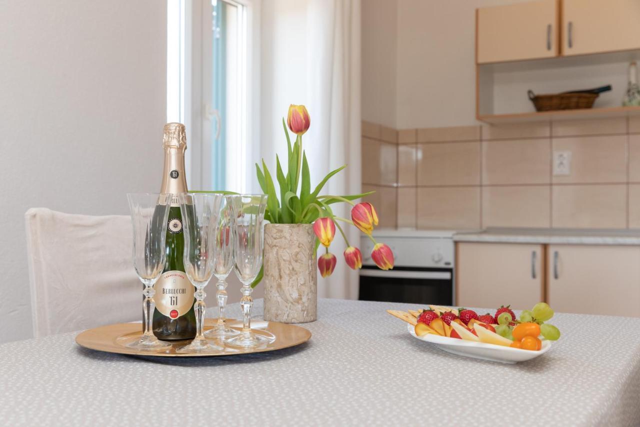 Marina Holiday Home Постира Экстерьер фото